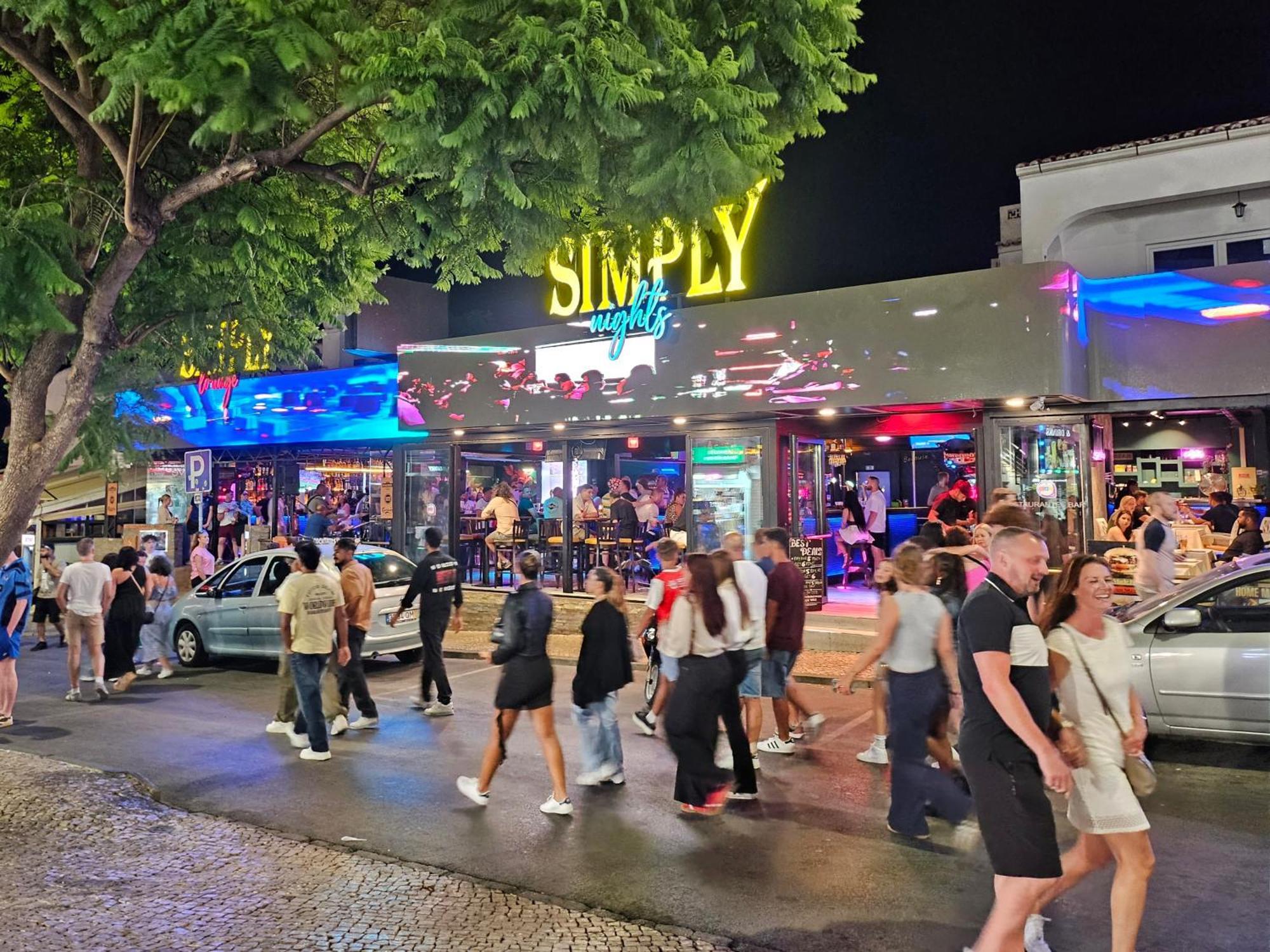 Guest House Casa Ramos On The Strip 알부페이라 외부 사진